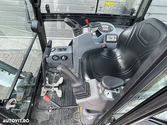 Bobcat E17 - 7
