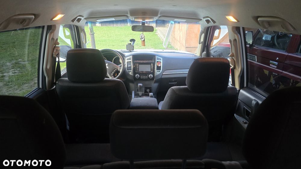 Mitsubishi Pajero - 20