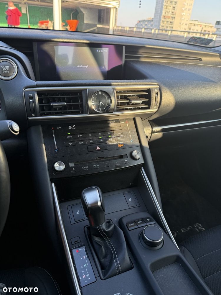 Lexus IS 200t / 300 Elegance - 11