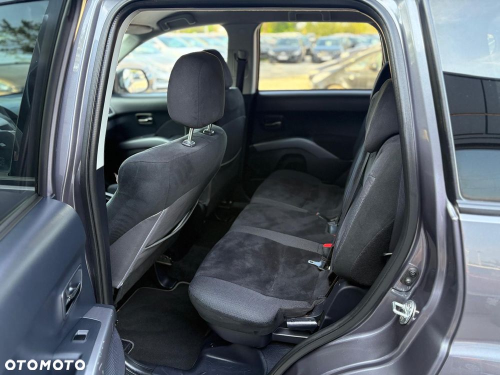 Mitsubishi Outlander - 11