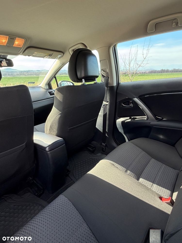 Toyota Avensis 1.8 Sol EU5 - 11