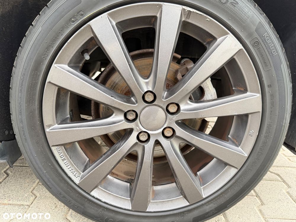 Toyota Prius 1.8 HSD Premium - 28