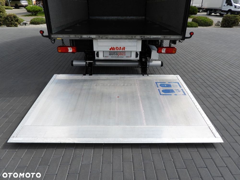 Iveco DAILY 35S18 KONTENER WINDA 8 PALET WEBASTO TEMPOMAT NAWIGACJA LEDY PNEUMATYKA KLIMATYZACJA  180KM - 24