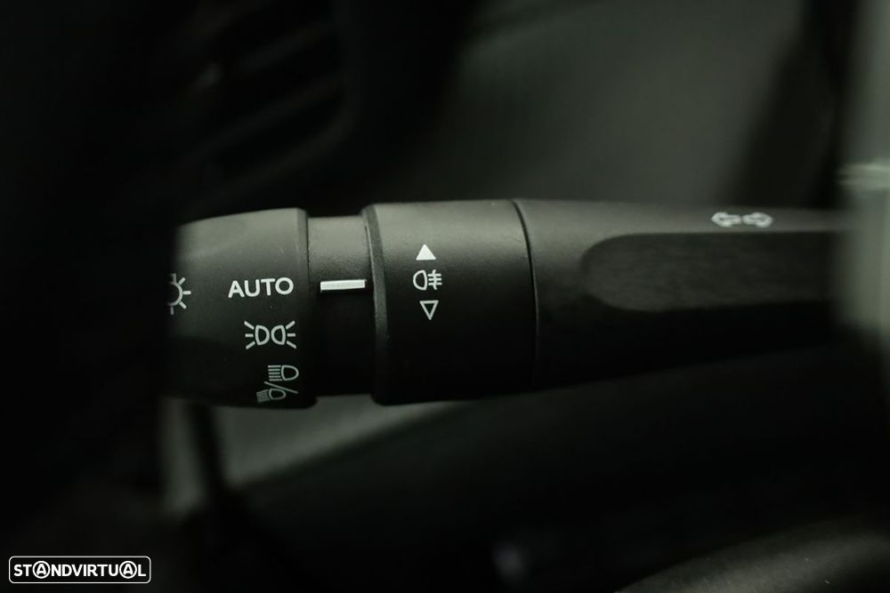 Peugeot e-2008 54 kWh Allure - 17