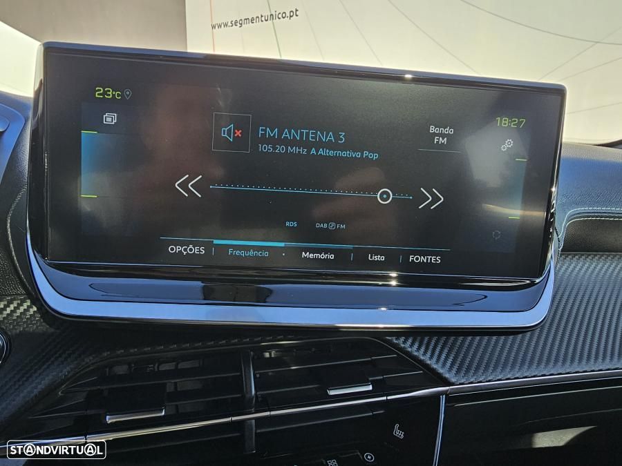 Peugeot e-2008 50 kWh GT - 37