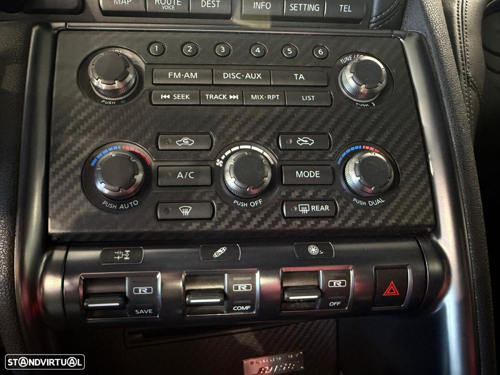 Nissan GT-R Premium Edition - 14