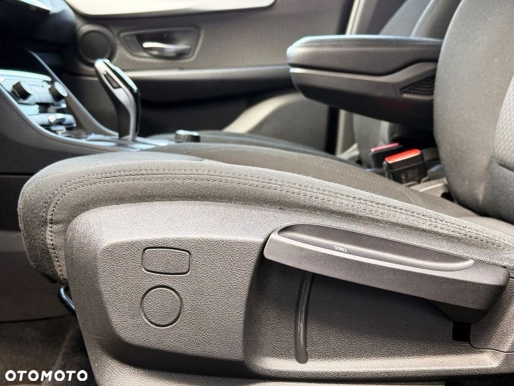 BMW Seria 2 218d - 21