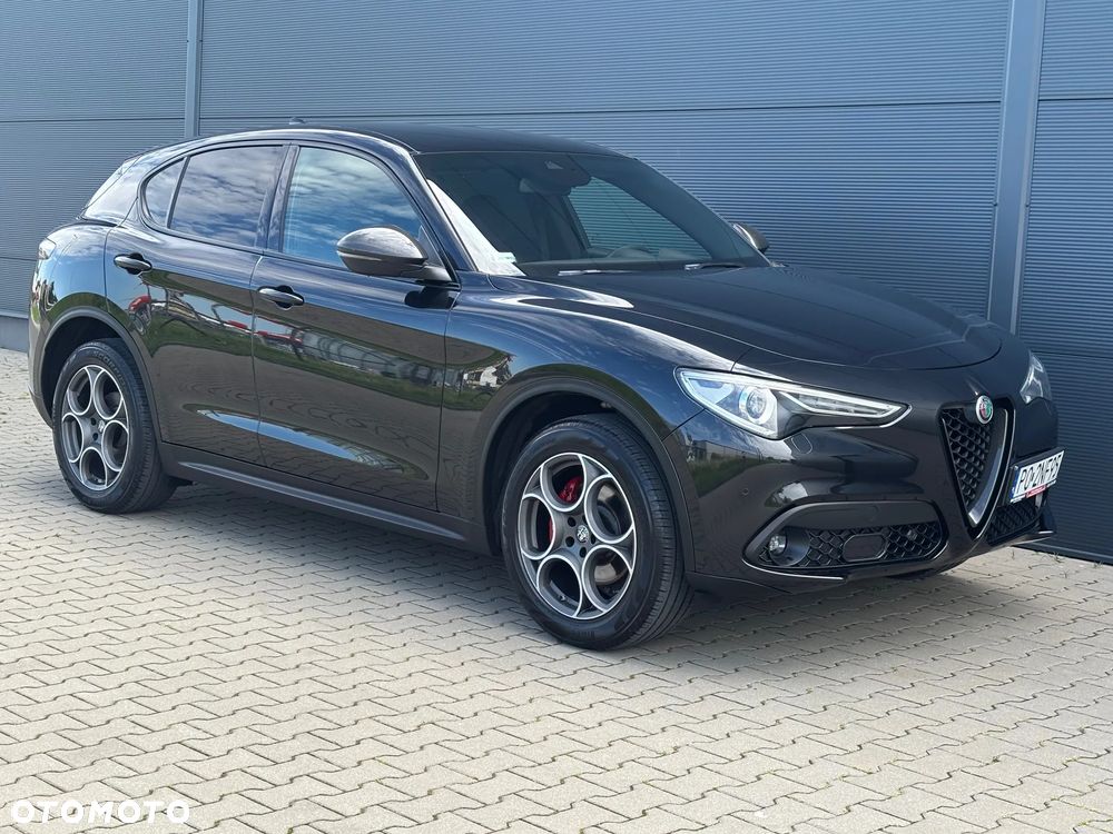 Alfa Romeo Stelvio - 1