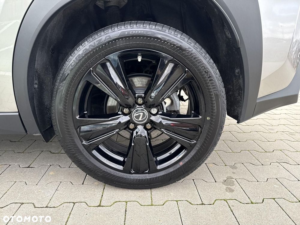 Lexus UX - 9