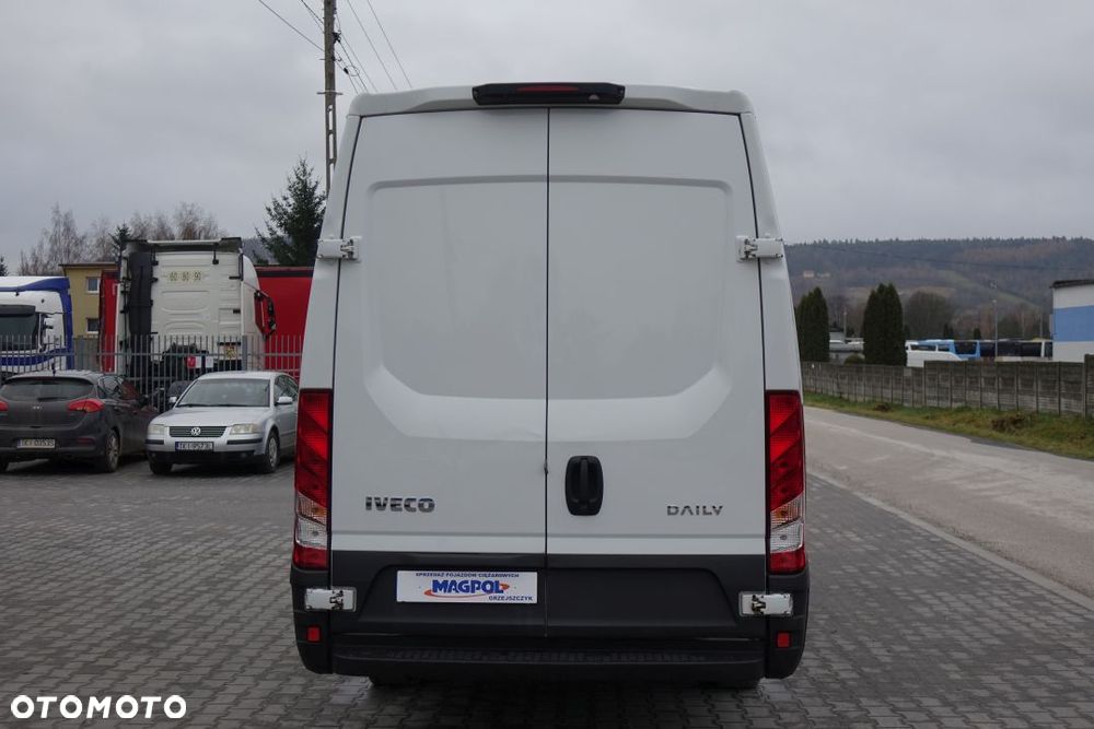 Iveco DAILY 35S18 / FURGON / BLASZAK / L4H2 / 3.0 / 180 KM / NAVI / KAMERA / - 6