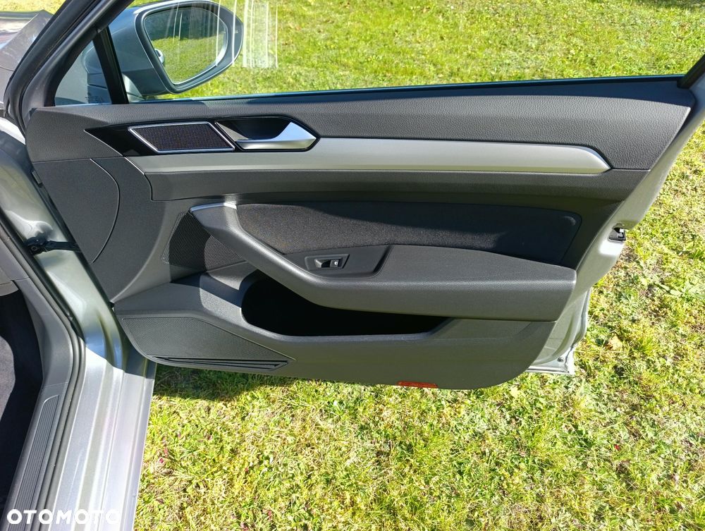 Volkswagen Passat - 11