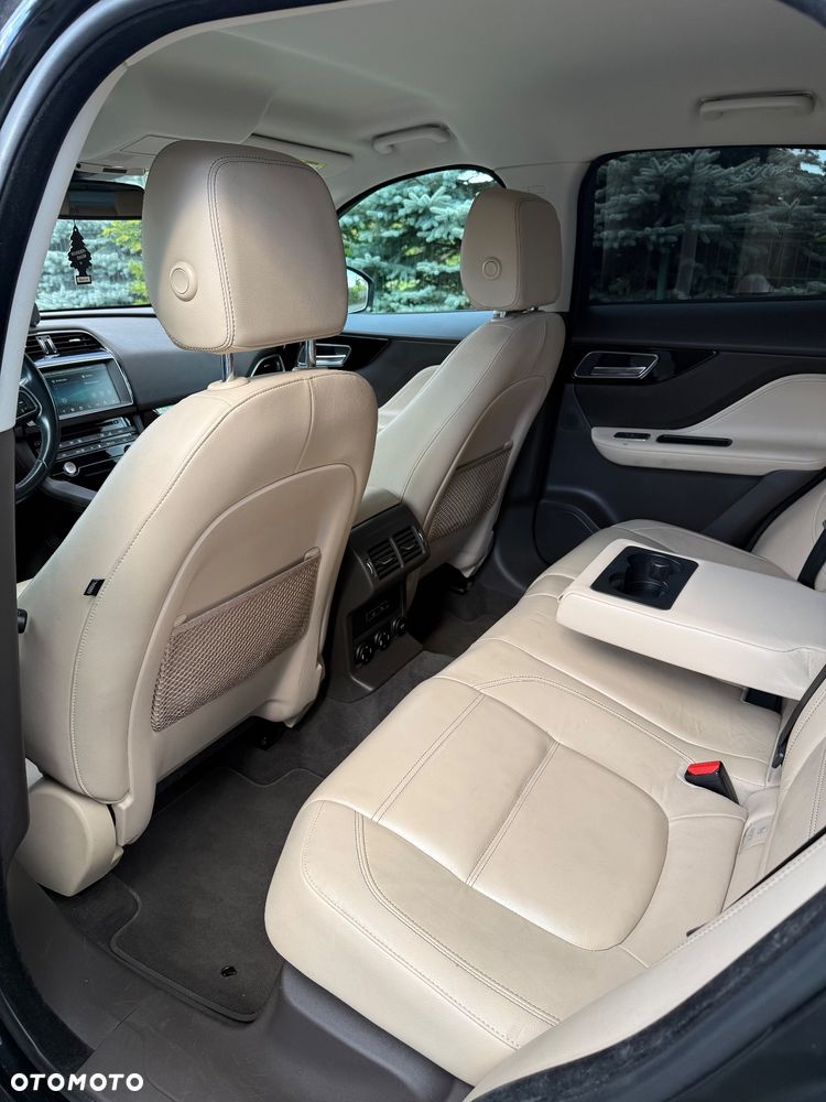 Jaguar F-Pace 2.0 i4D AWD R-Sport - 12