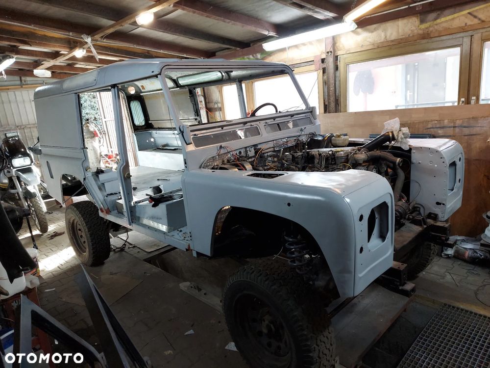Land Rover Defender - 35