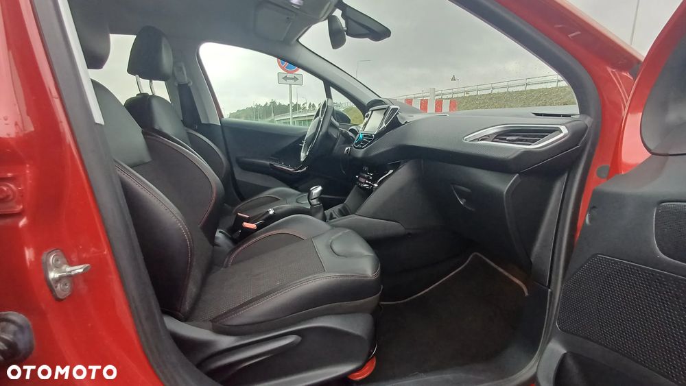 Peugeot 208 - 17
