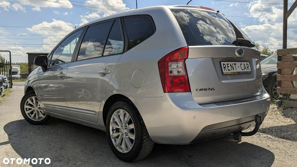 Kia Carens - 8