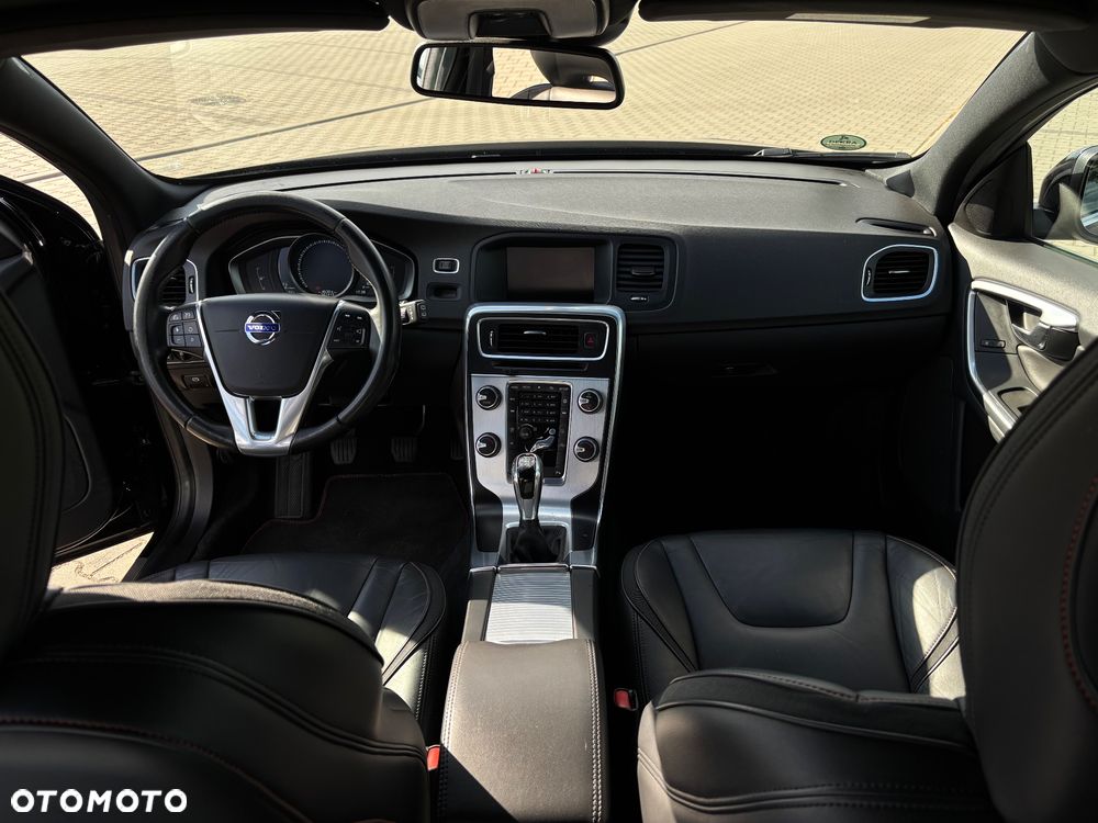 Volvo V60 ver-d3-drive--e-ocean-race - 10