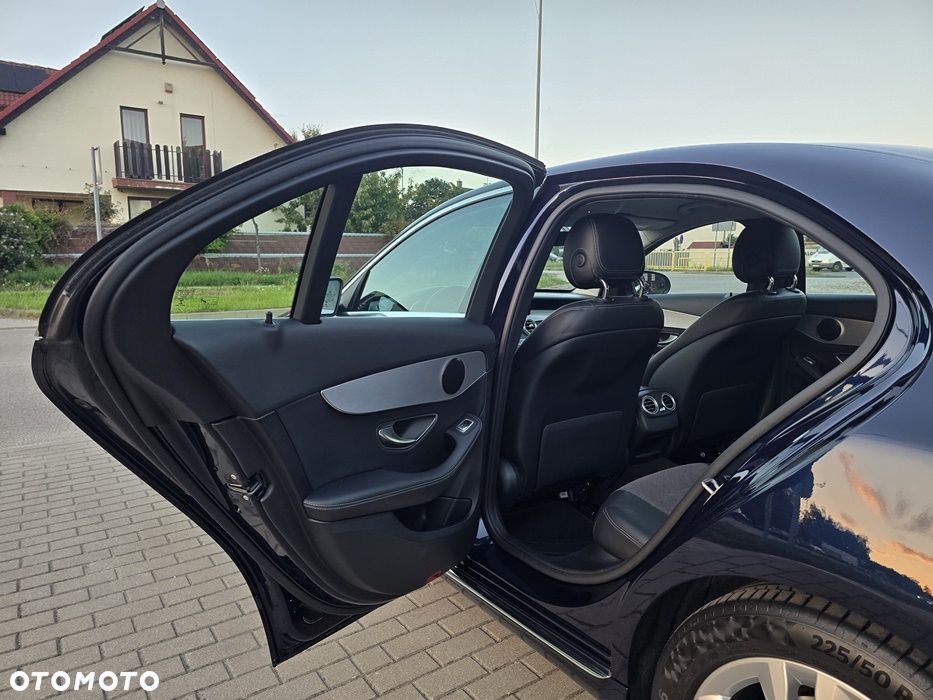 Mercedes-Benz Klasa C 220 d 9G-TRONIC - 33