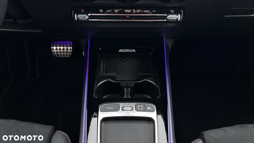 Mercedes-Benz GLB 200 AMG Line 7G-DCT - 20