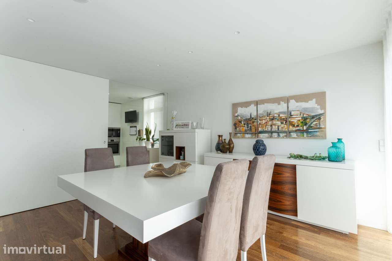Apartamento T3 com Vista Deslumbrante no Coração de Vila Nova de Gaia - Grande imagem: 2/56