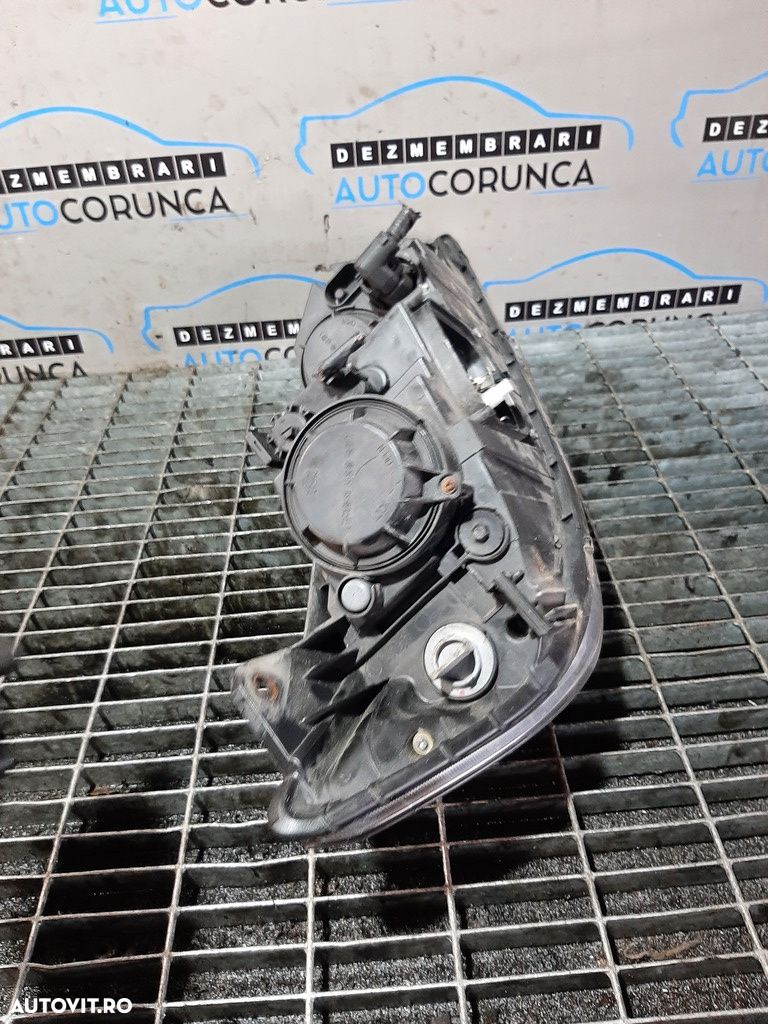 Far Stanga Kia Sorento II 2009 - 2015 SUV 4 Usi (733) Xenon - 4