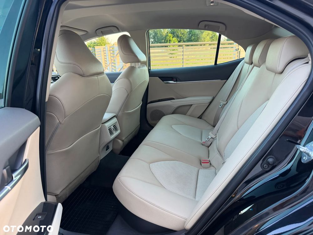 Toyota Camry 2.5 Hybrid Executive CVT - 18