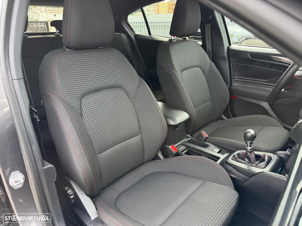 Ford Focus 1.0 EcoBoost MHEV ST-Line - 15