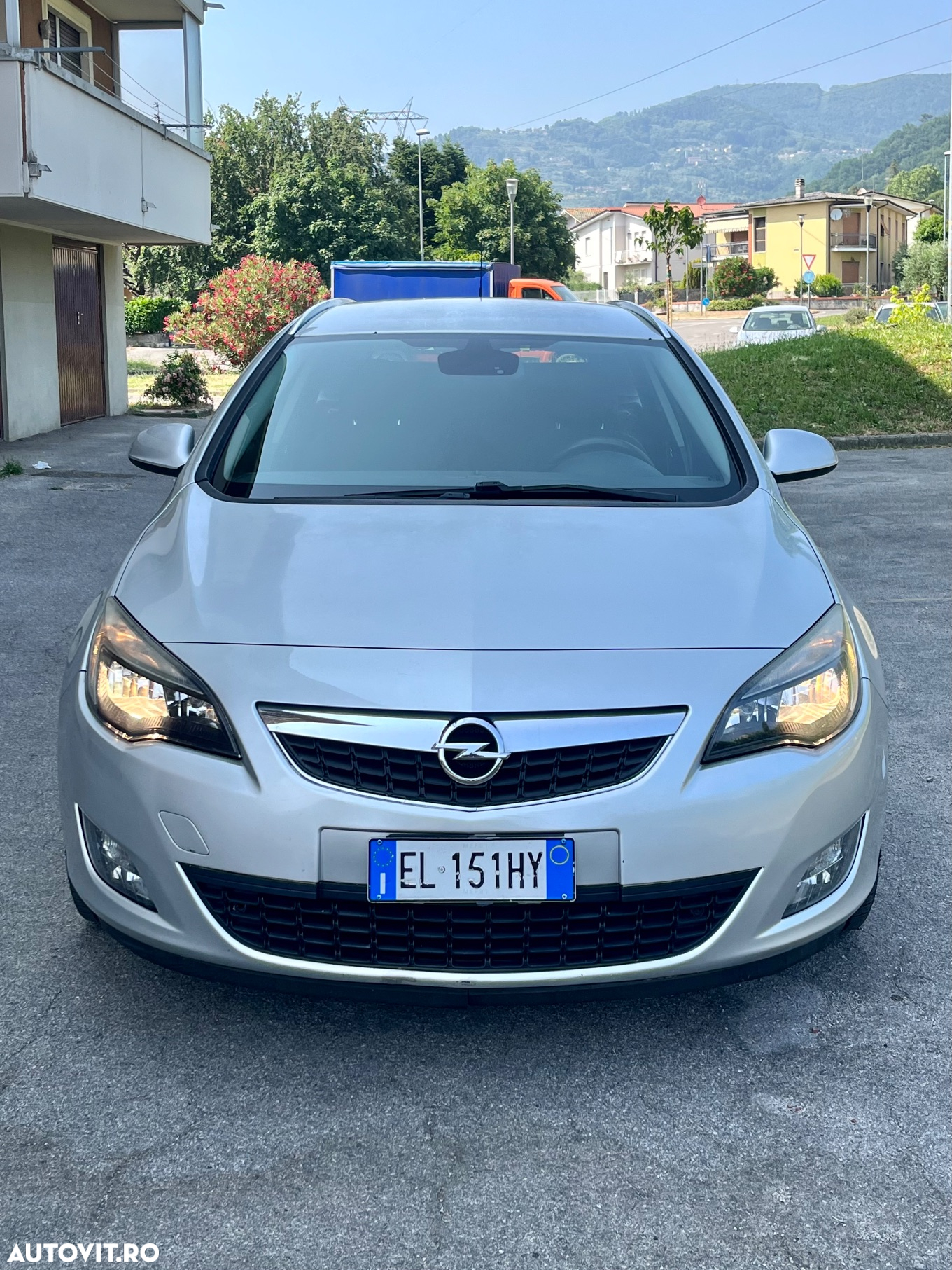 Opel Astra Sports Tourer 2.0 CDTI ECOTEC Cosmo Aut. - 2