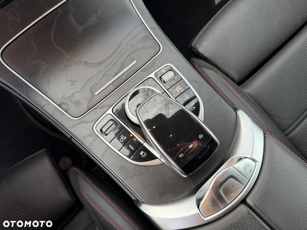 Mercedes-Benz Klasa C AMG 43 4Matic 9G-TRONIC - 24