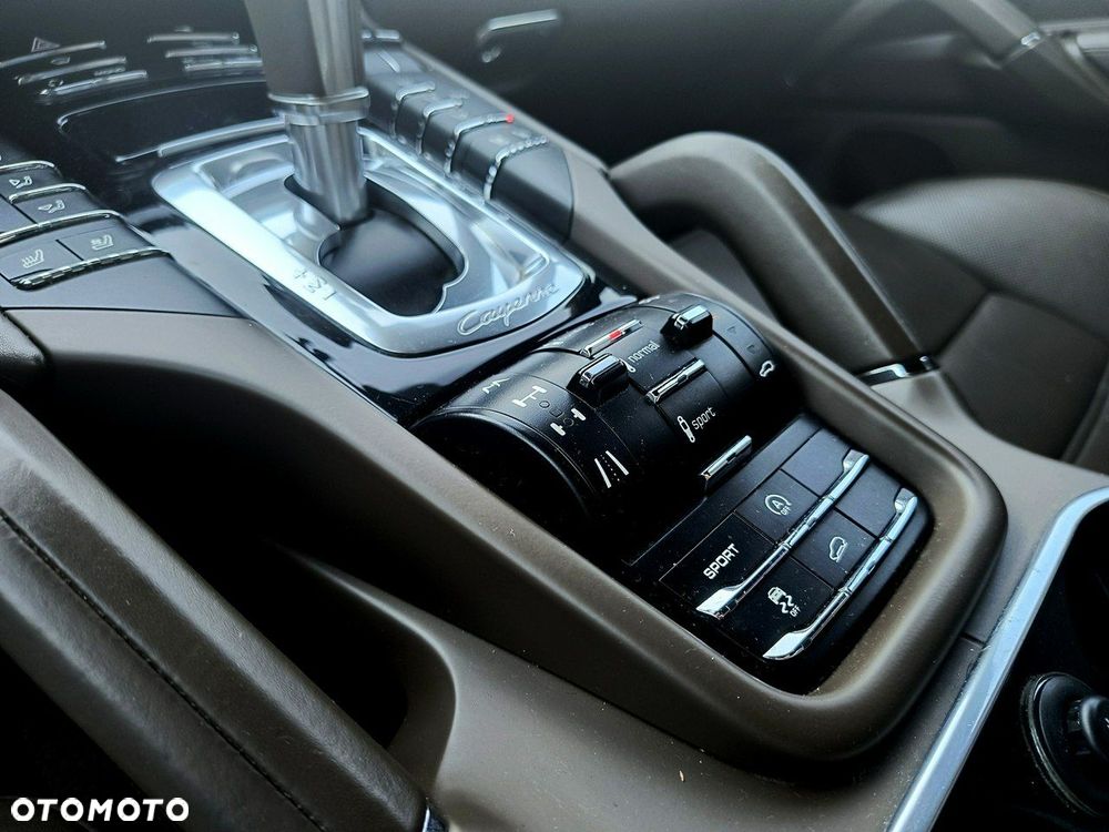 Porsche Cayenne - 22