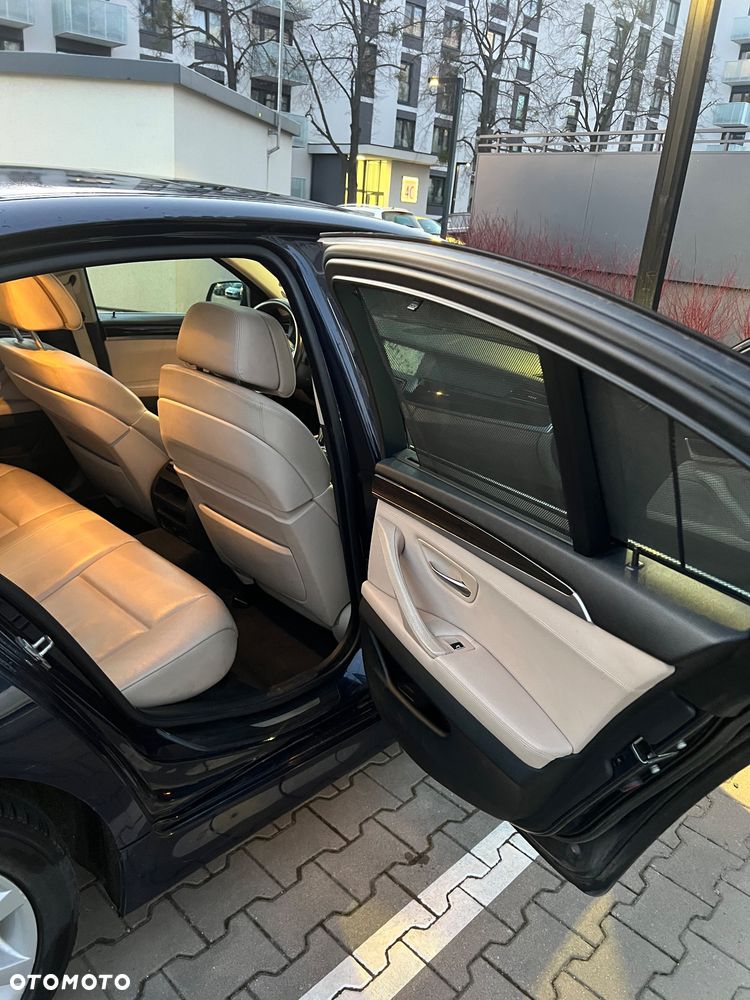 BMW Seria 5 525d Luxury Line - 11