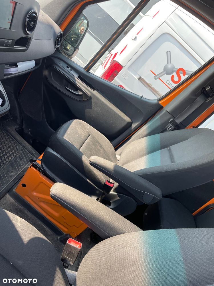 Mercedes-Benz Sprinter - 11