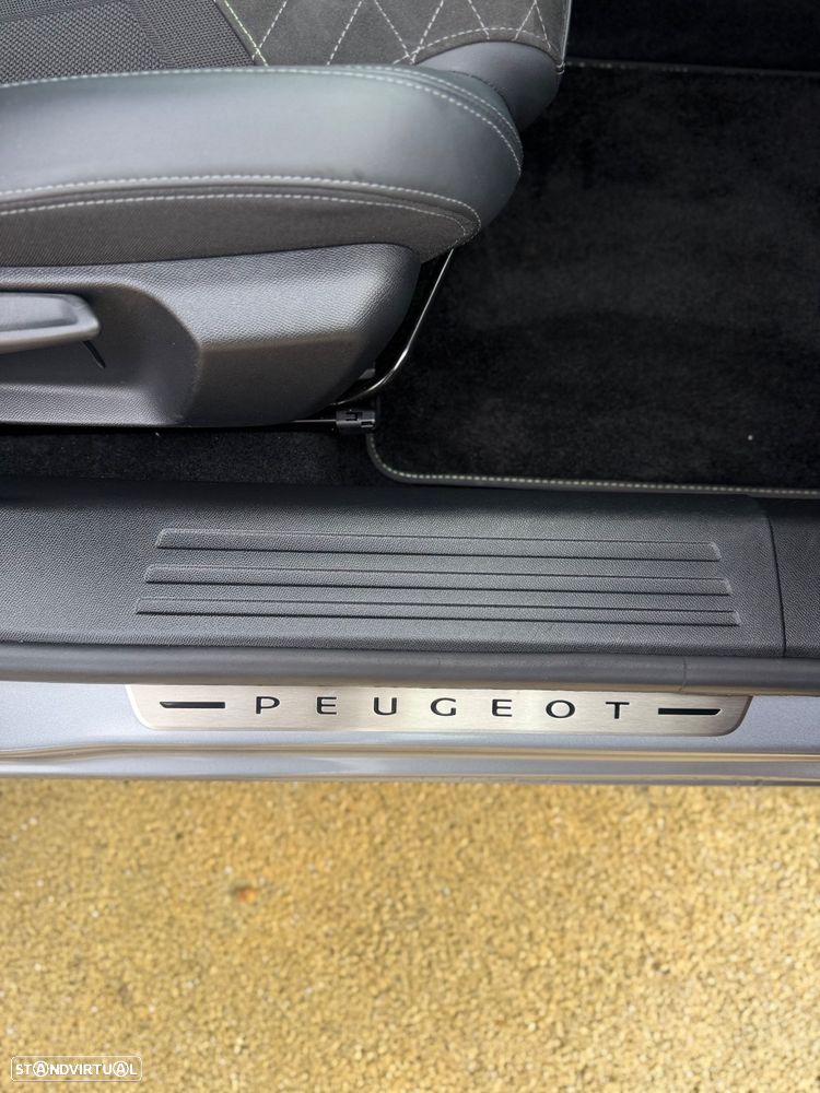 Peugeot 2008 PureTech 130 EAT8 GT Pack - 19