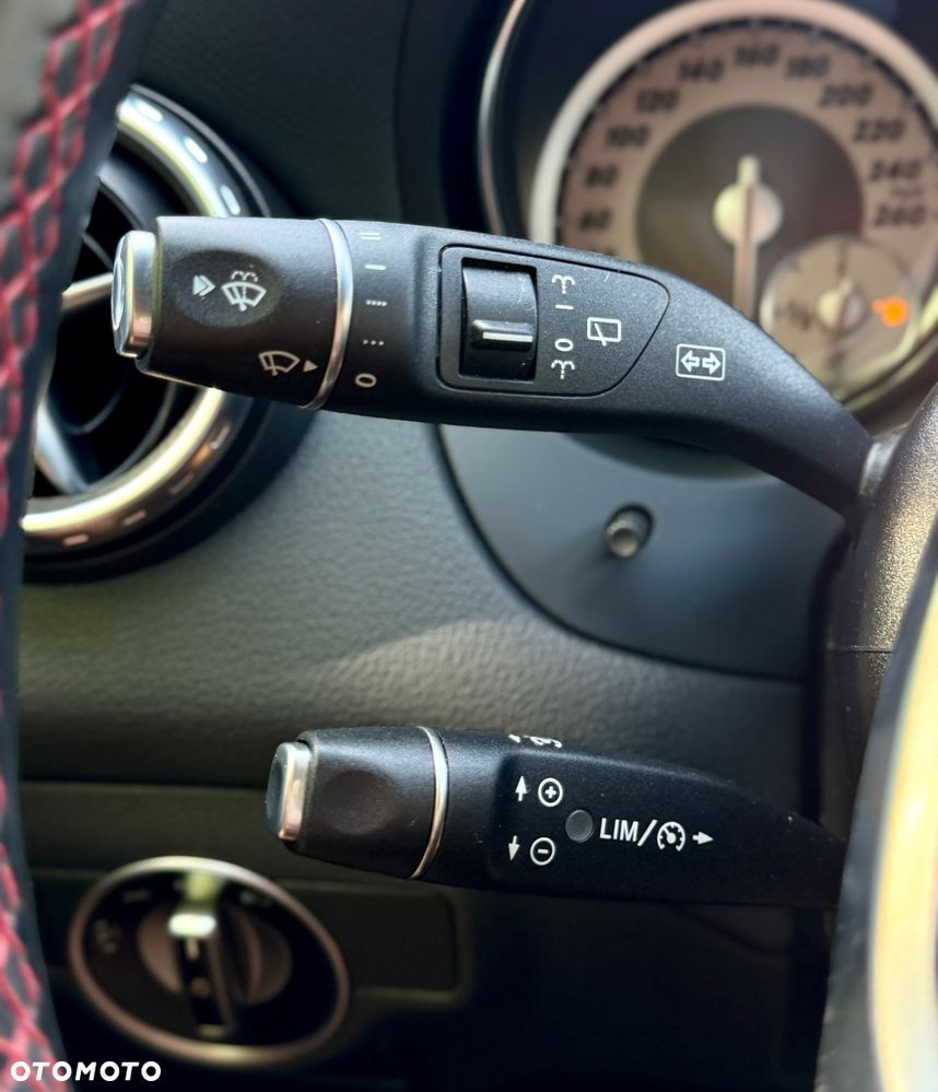 Mercedes-Benz GLA 250 7G-DCT AMG Line - 35
