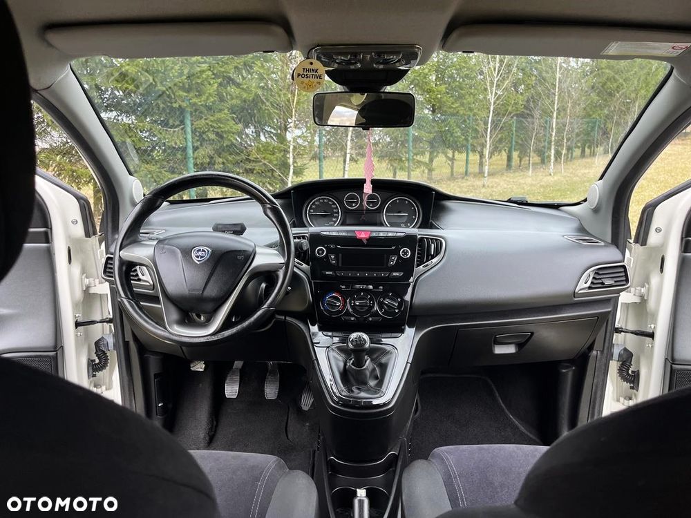 Lancia Ypsilon - 7