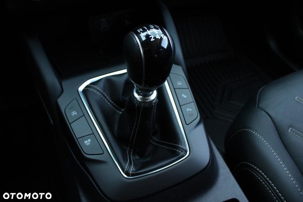 Ford Kuga - 26
