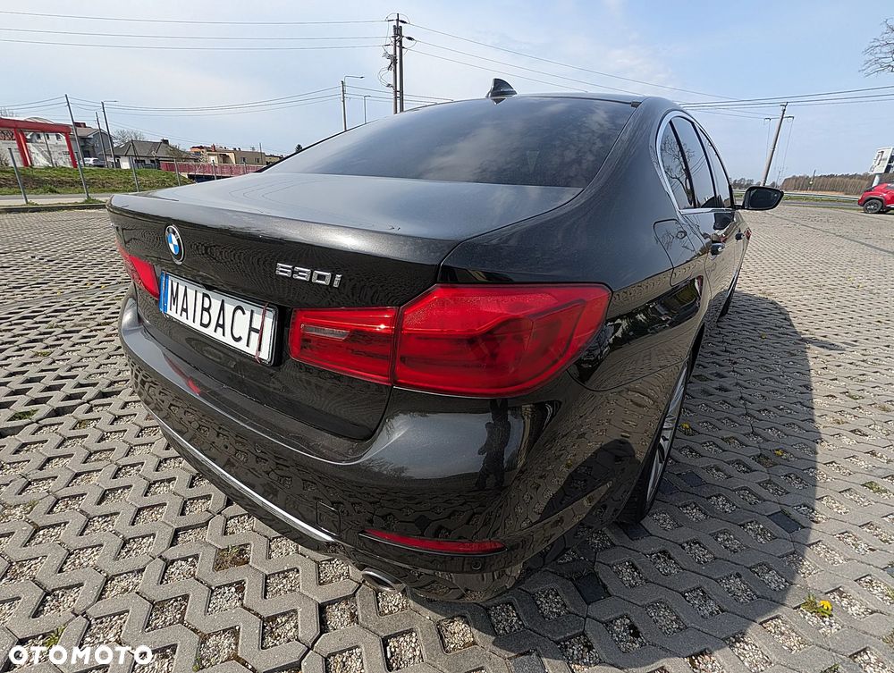 BMW Seria 5 530i Luxury Line - 11