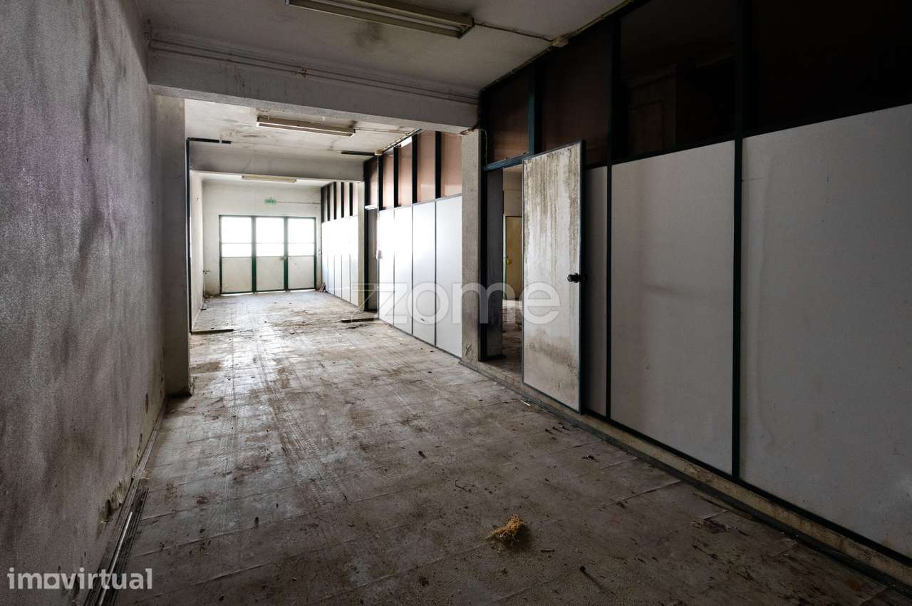 Prédio 4 Pisos |Loja|Garagens| Centro Arganil | Investimento - Grande imagem: 4/41