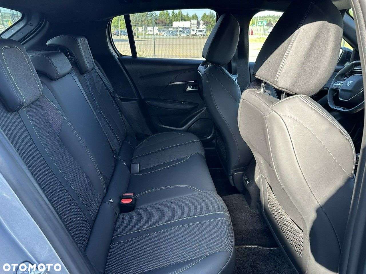 Peugeot 208 1.2 mHEV GT - 22