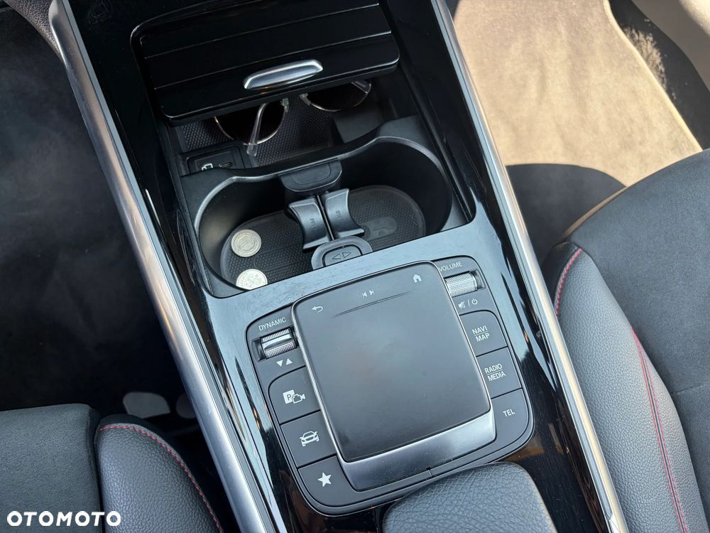 Mercedes-Benz GLA 200 7G-DCT AMG Line - 20