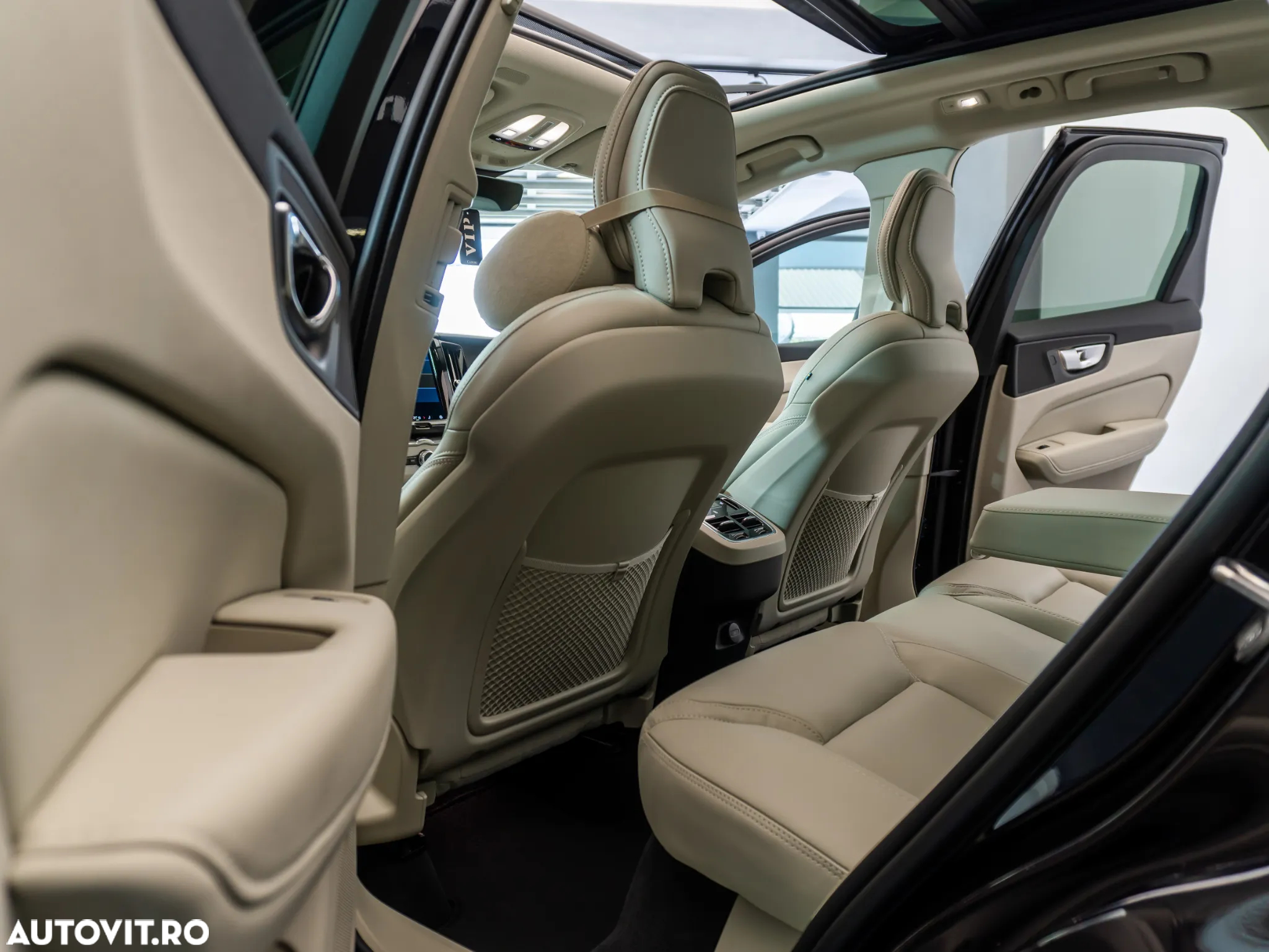 Volvo XC 60 B4 MHEV AT AWD Ultimate Dark - 20