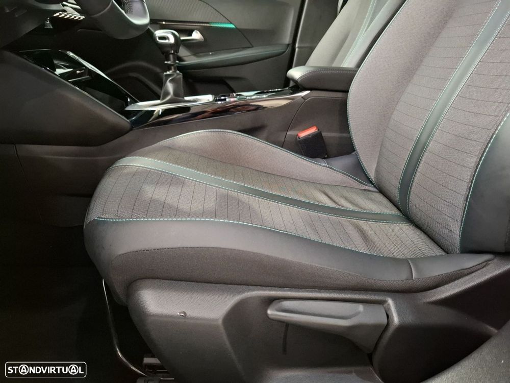 Peugeot 2008 1.2 PureTech Allure Pack - 26