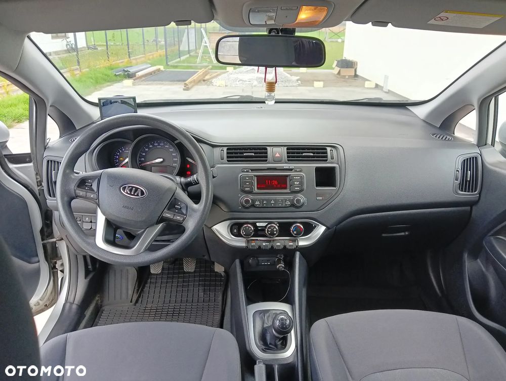 Kia Rio - 11