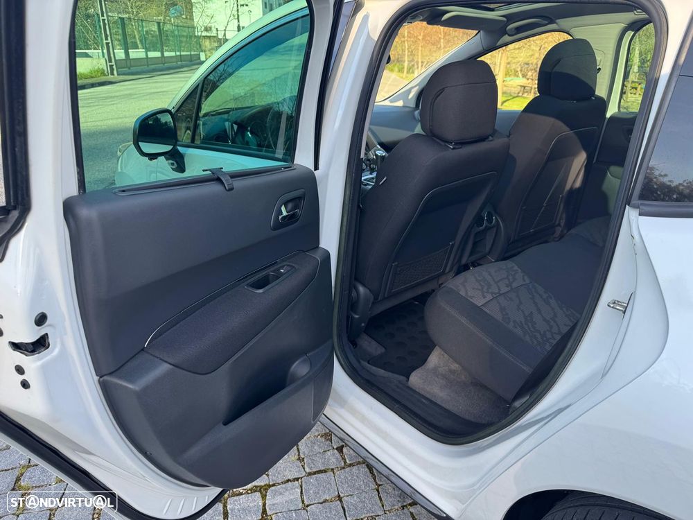 Peugeot 3008 1.6 e-HDi Allure 2-Tronic - 17