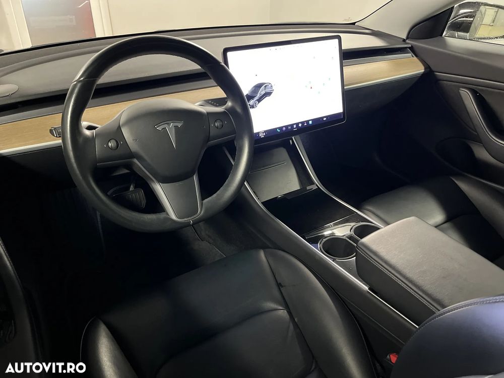 Tesla Model 3 - 12