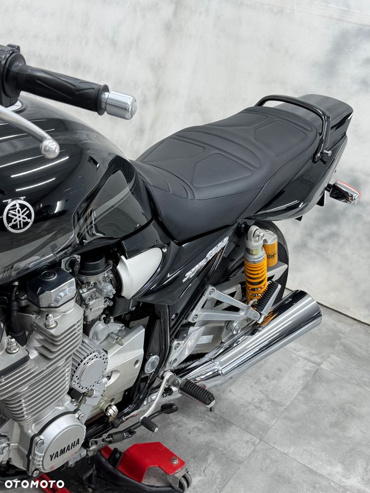 Yamaha XJR - 7