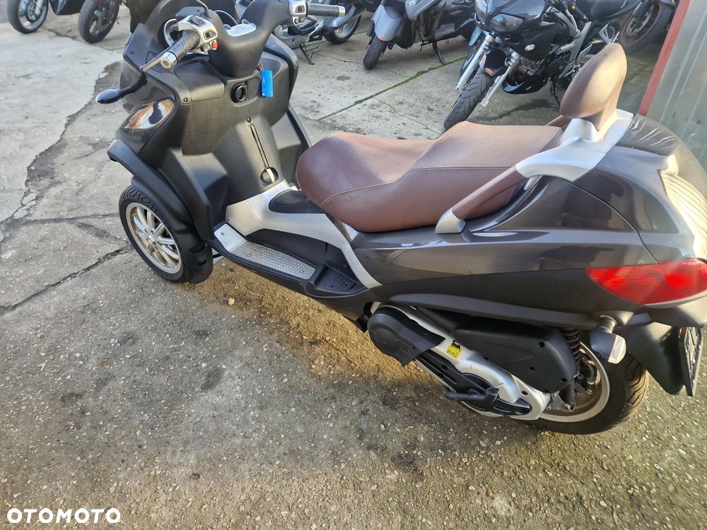 Piaggio MP-3 - 6