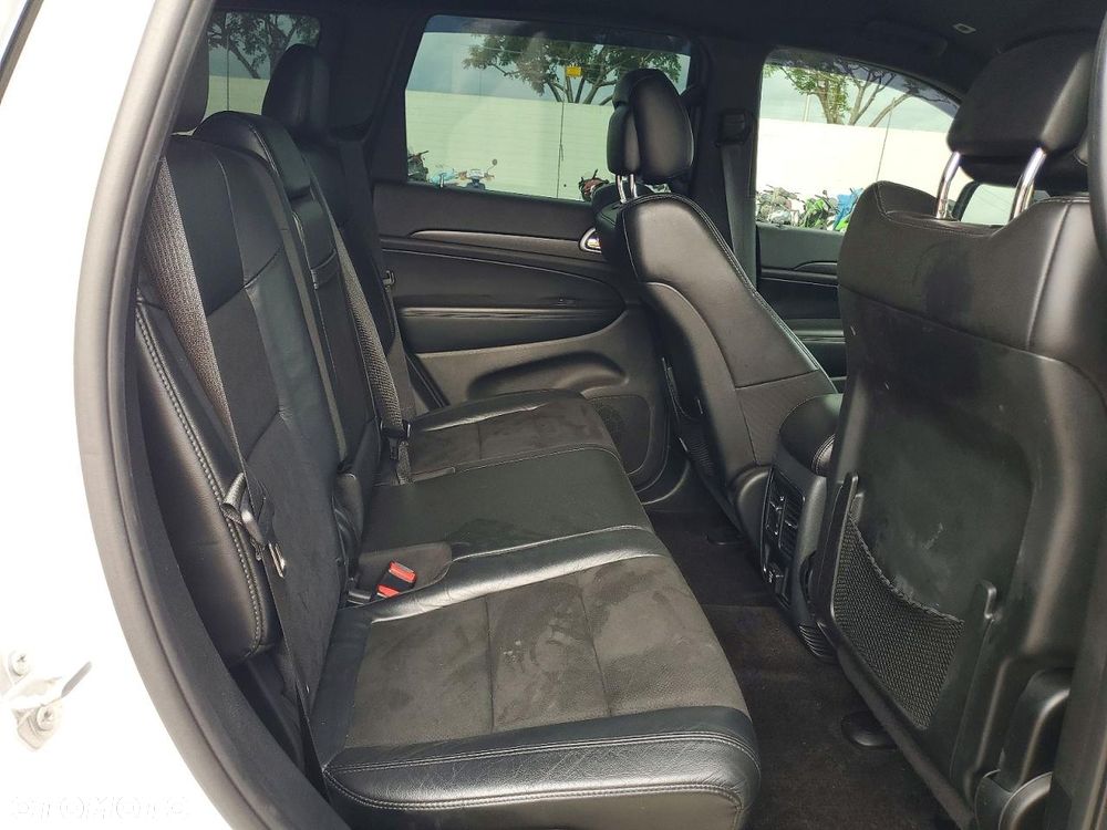 Jeep Grand Cherokee - 11