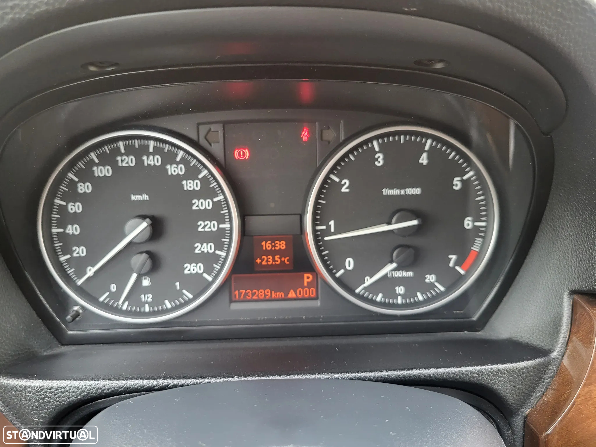 BMW 318 i Auto - 12
