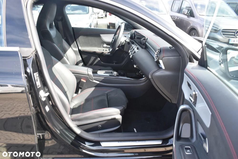 Mercedes-Benz CLA 200 7G-DCT - 16