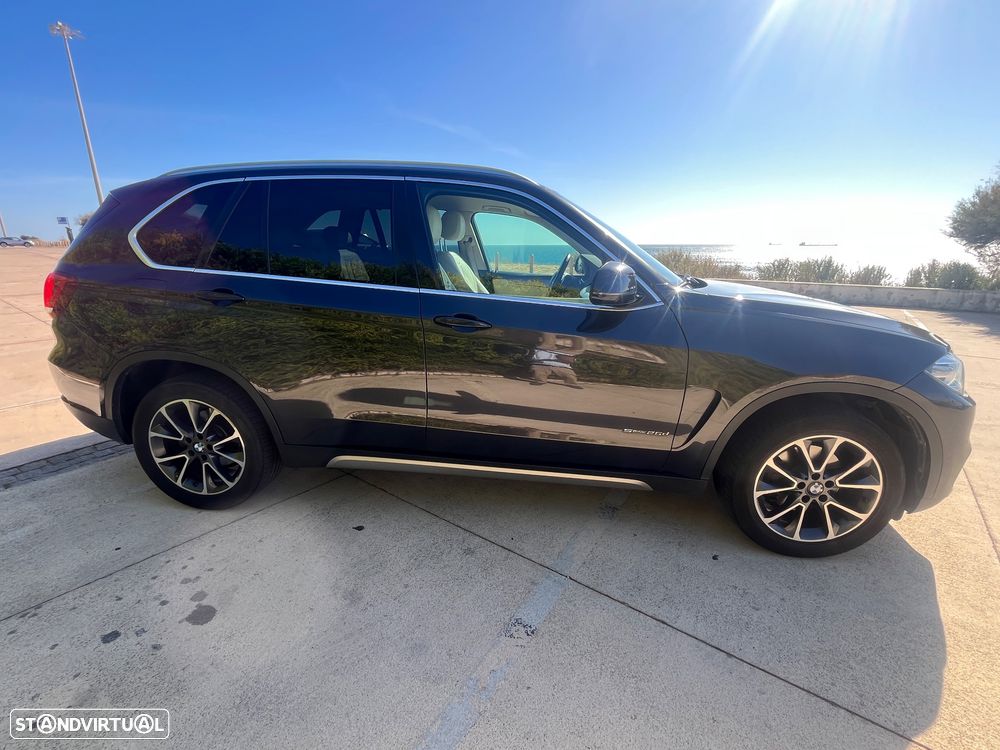 BMW X5 25 d sDrive Comfort 7L - 9